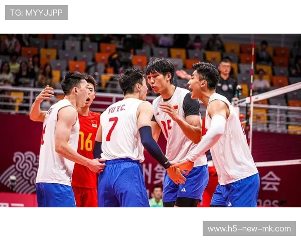 上海男排双人拦网形成有效封堵：以默契与科学铸就防线新高度